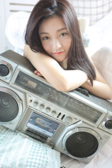年轻的小子三级